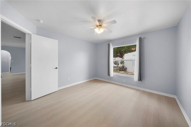 Building Photo - 15624 Sunny Crest Ln