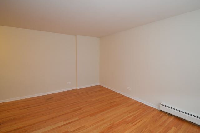 Building Photo - 6954 N Sheridan Rd