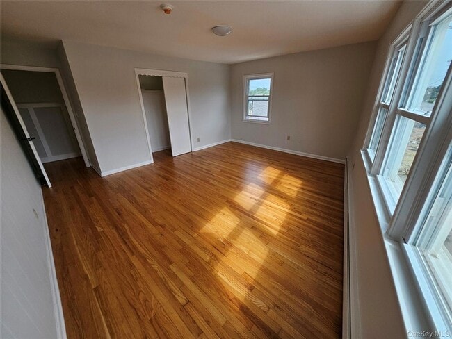Building Photo - 355 Hicksville Rd