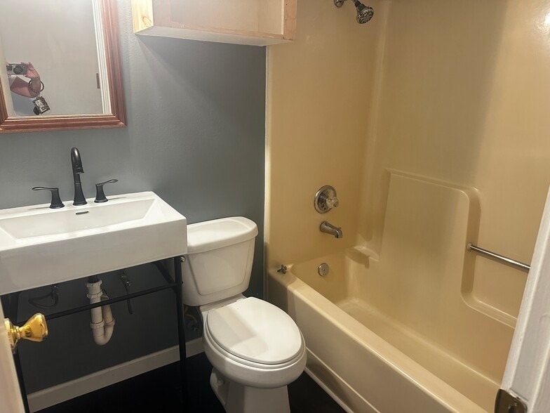 Building Photo - 1408 Wagon St