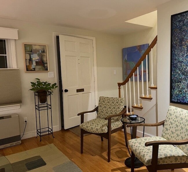 Building Photo - Spacious 2BR/1.5BA Townhouse Available February 15th!!  Great West End Location!!