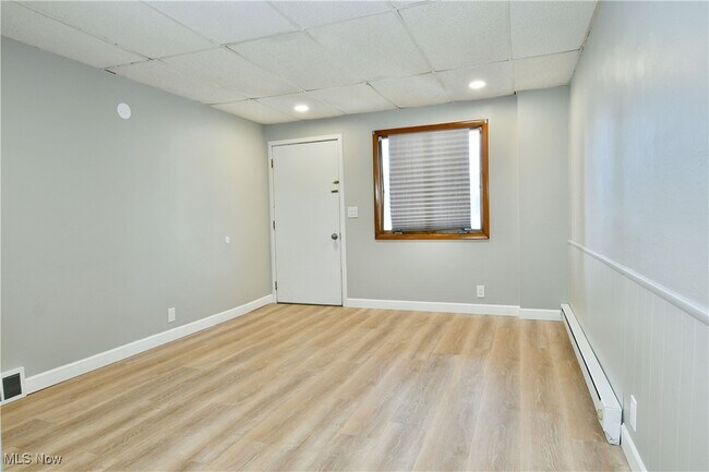 Building Photo - 401 Williams St SE