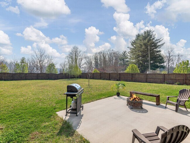 Building Photo - Beautiful Home with Room to Spare in Arden!