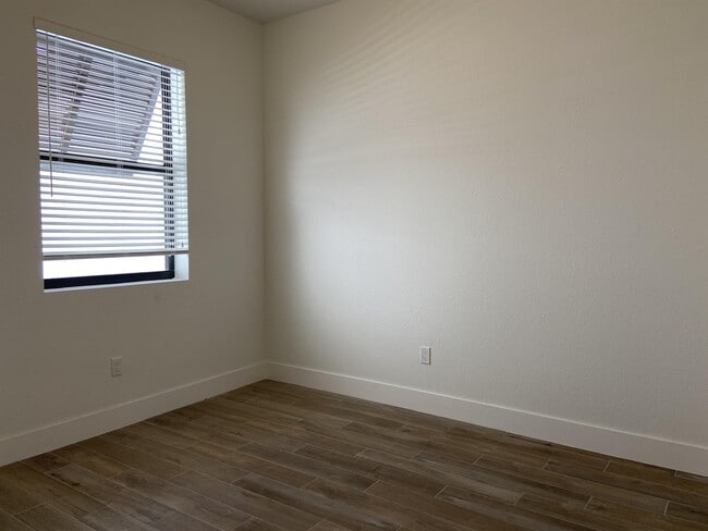 Building Photo - 365 Bella Sol Way