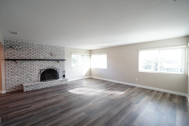 Building Photo - Beautiful Yucaipa Home with Private Garage