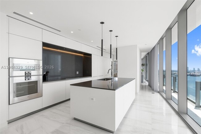 Building Photo - 300 Biscayne Blvd