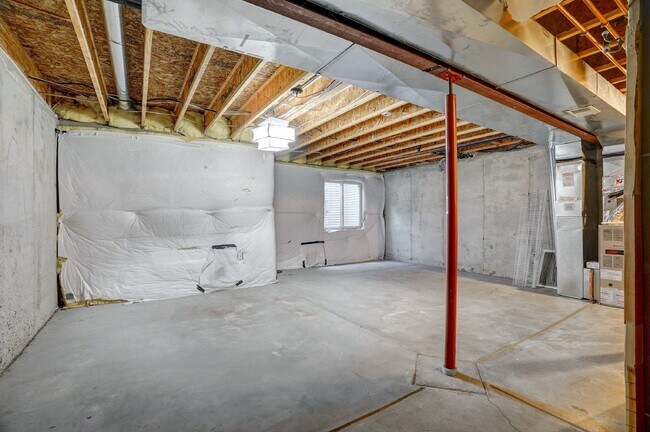Building Photo - $1,795 - 2 bed/2.5 bath Townhome with new ...