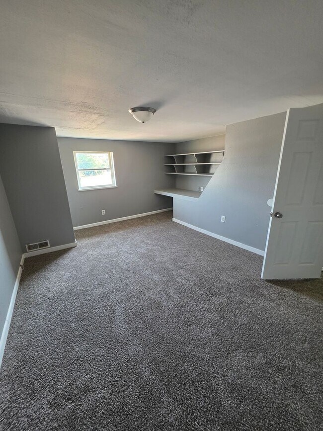 Building Photo - LIMITED TIME**NO APPLICATION FEE**1/2 OFF ...