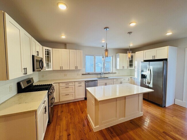 Building Photo - 12 Emerald St