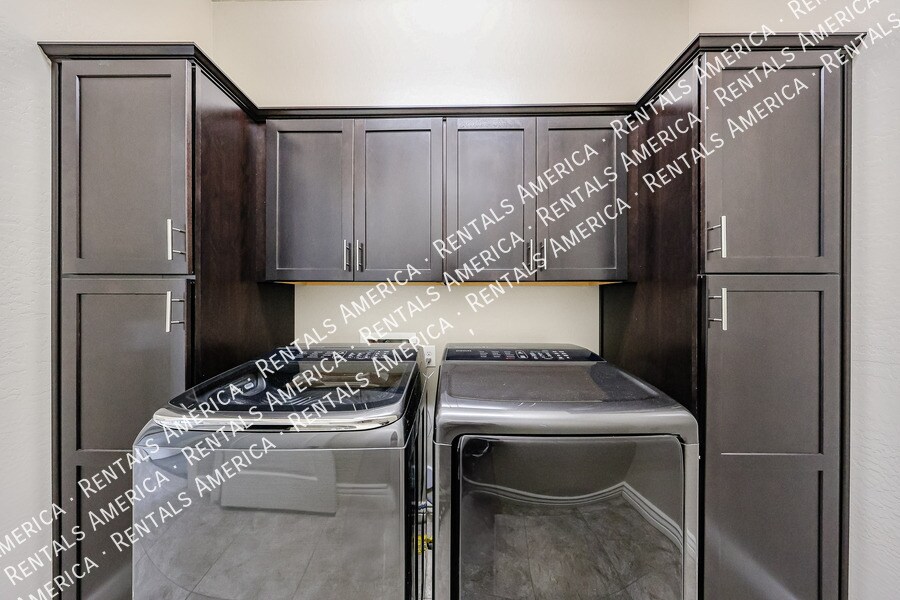 Building Photo - 3375 E Balsam Dr