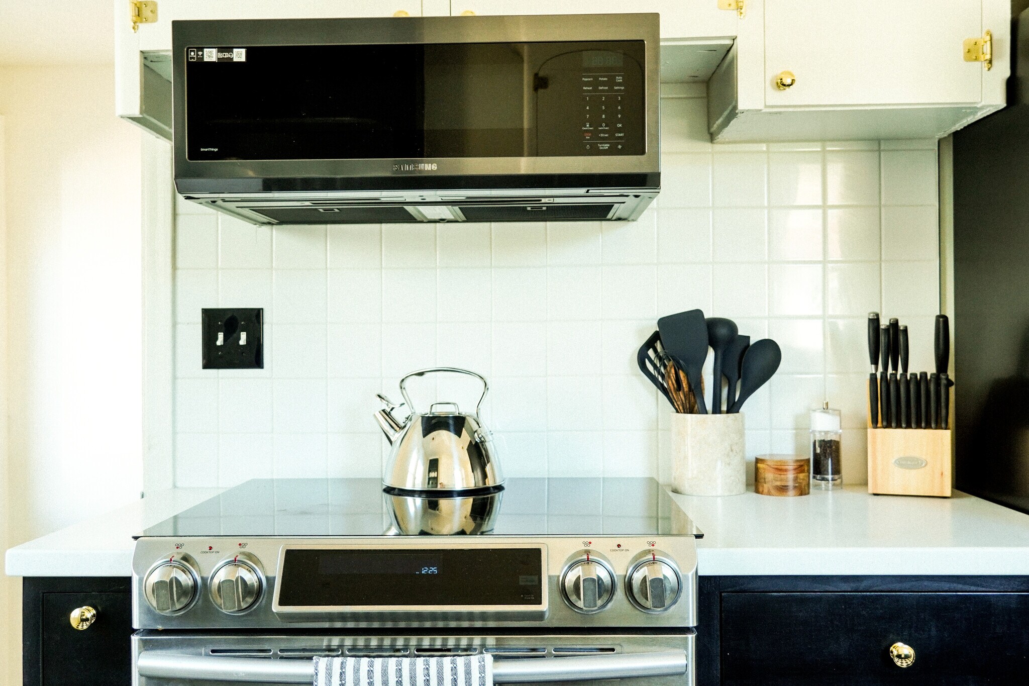 Building Photo - 4603 NE Irving St