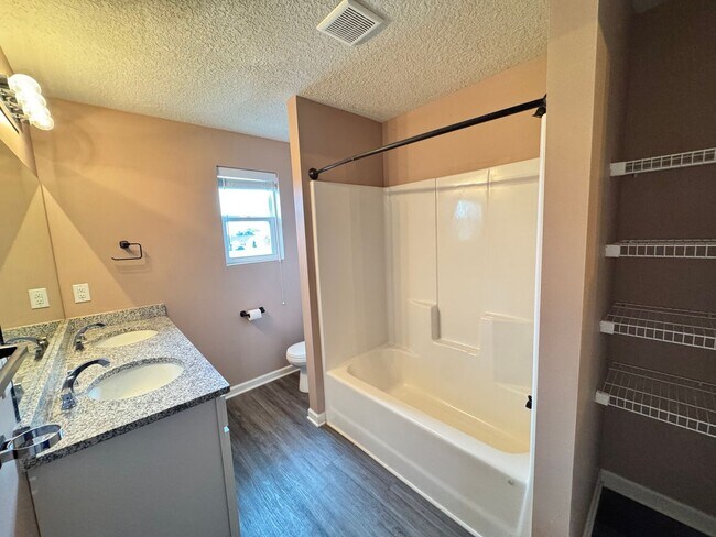 Building Photo - Dream House!! 4 Bedroom 3 Bath House in Davenport is a MUST SEE!!