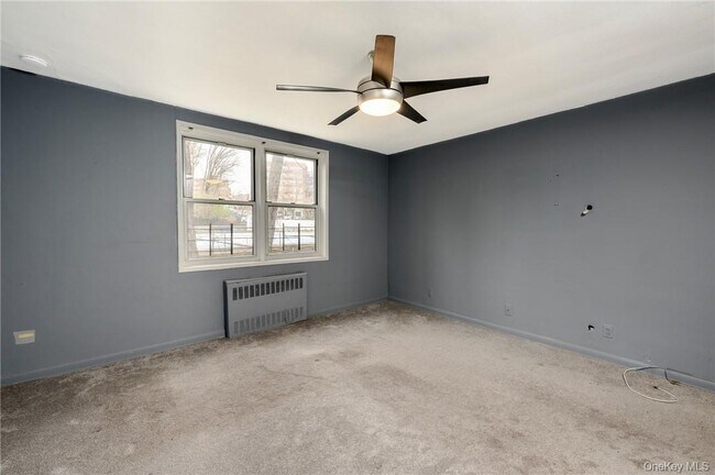 Building Photo - 5 Sadore Ln
