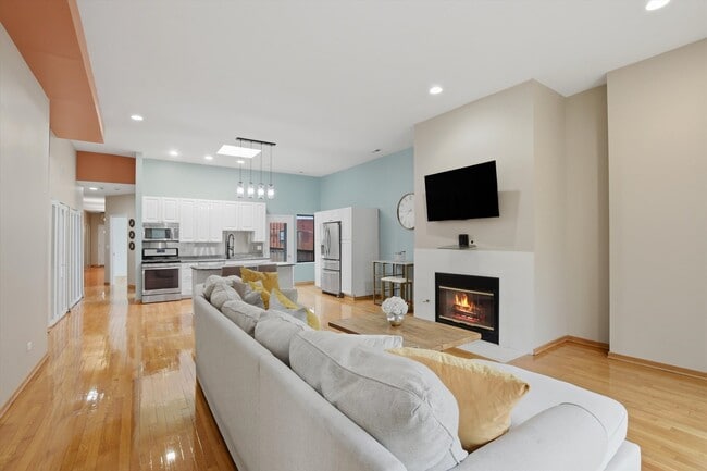 Building Photo - 7308 S Ridgeland Ave