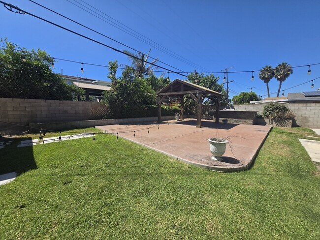 Building Photo - 9622 Stonybrook Dr