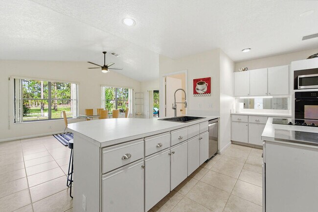 Building Photo - 5562 Reynolds Rd