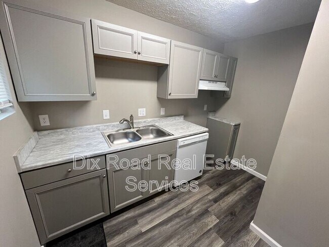 Building Photo - 4459 Catalina Ave