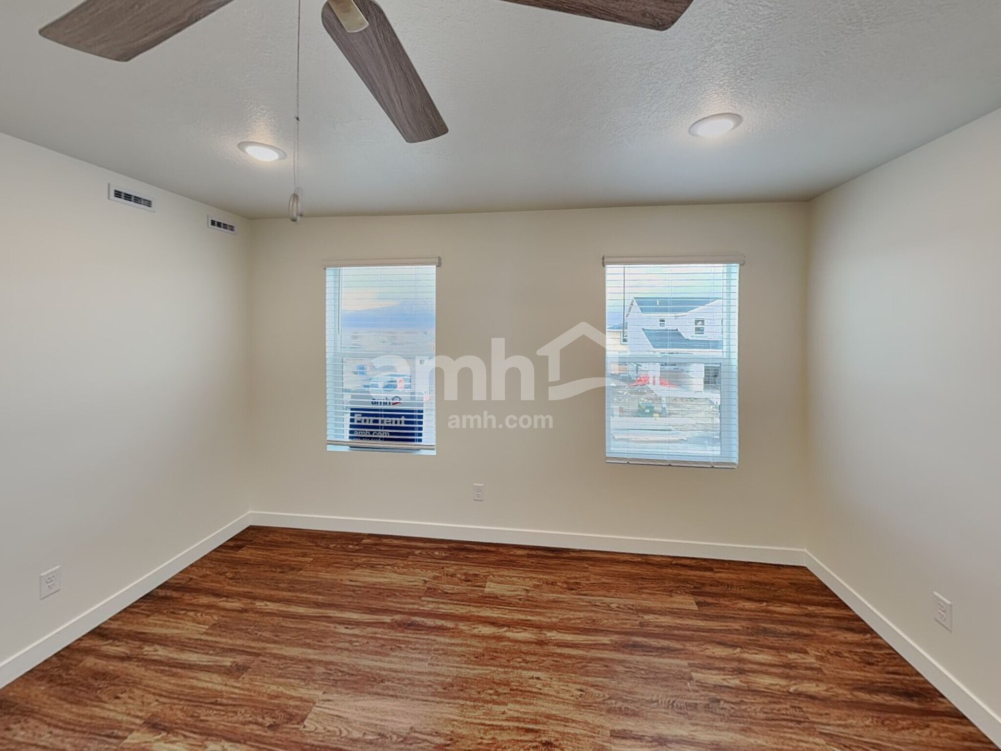 Building Photo - 8977 Royal Ln