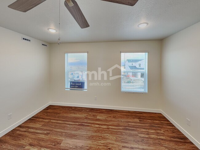 Building Photo - 8944 Royal Ln