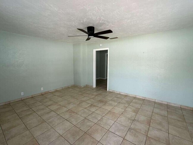 Building Photo - 140 Frazar Rd