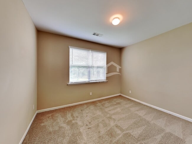 Building Photo - 330 Branch Valley Dr