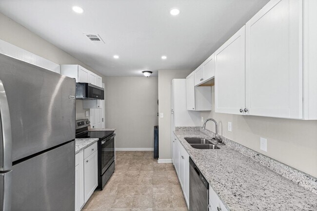Building Photo - 1831 Catalina Dr