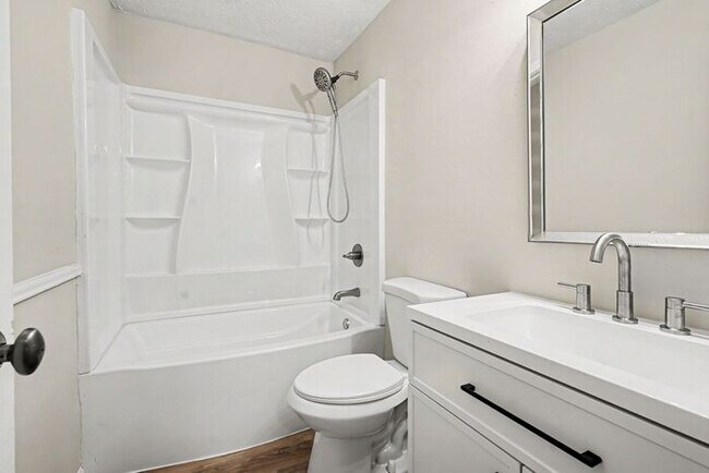 Building Photo - 2BR/1BA Duplex Conveniently Located Off Pleasant Hill & Cruse Rd!