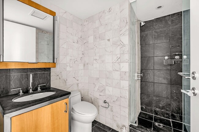Building Photo - 100 W 58th St