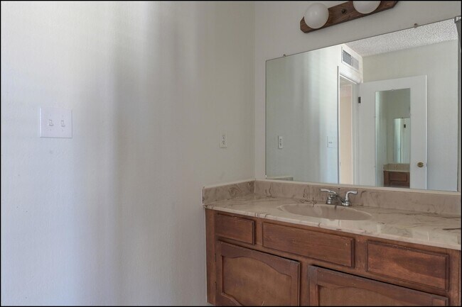 Building Photo - 6622 Dawn Dr