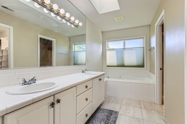Building Photo - 16789 NW Stoller Dr