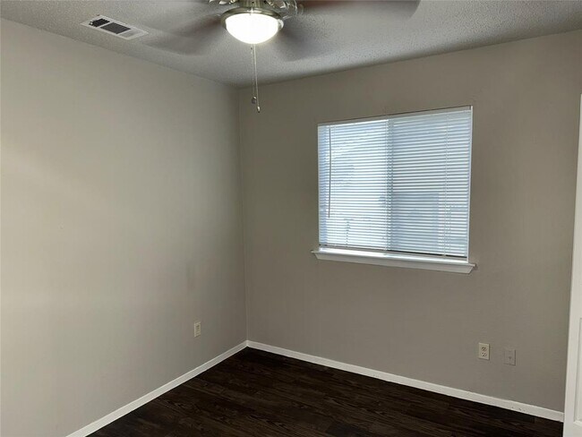 Building Photo - 7318 Lunar Dr