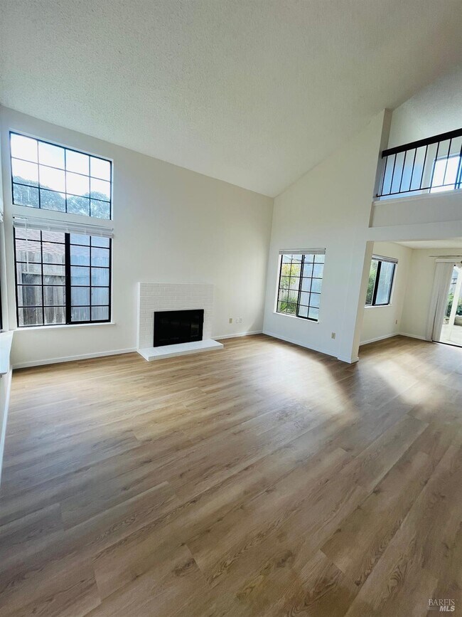 Building Photo - 111 Thresher Dr