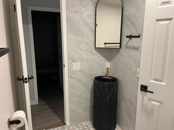 Building Photo - 3911 Victory Dr SW