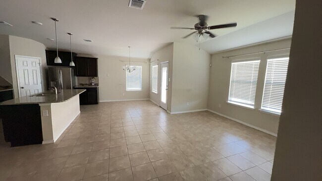 Building Photo - 4 bedroom 2 bathroom house! HOUSING ACCEPTED!