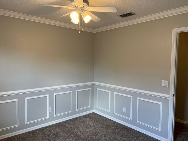 Building Photo - Stunning Windermere Home in Gated Communit...