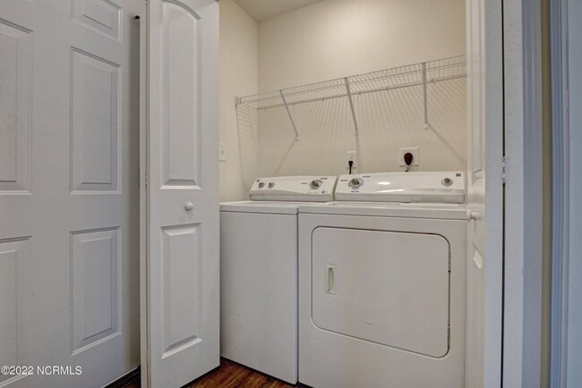 Building Photo - 109 Easton Dr
