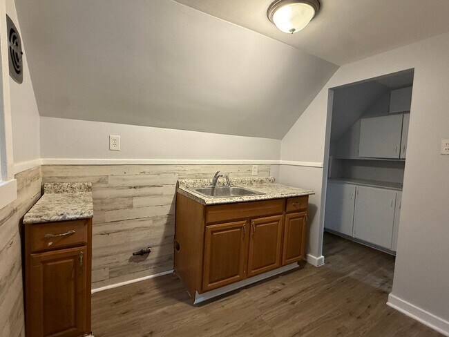 Building Photo - 175 Avenue E