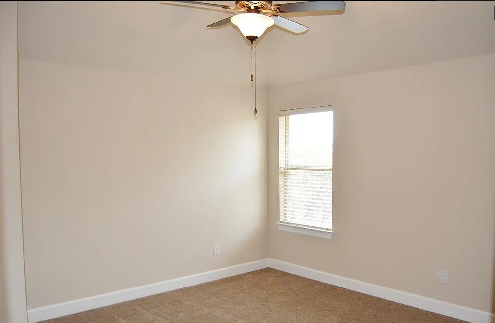 2nd bedroom downstairs - 3811 Ashbury Rd