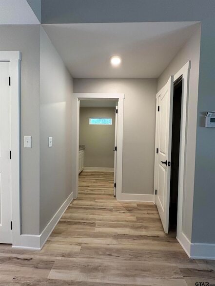 Building Photo - 305 Post Oak Dr