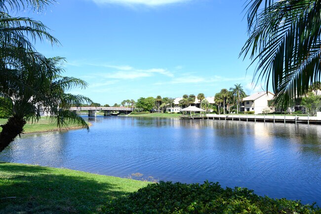Building Photo - 17080 Crossgate Dr