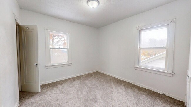 Building Photo - 3863 E 154th St