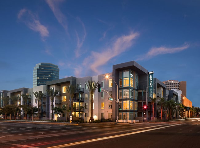 Building Photo - AMLI Uptown Orange