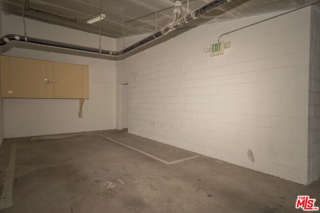 Building Photo - 626 E Orange Grove Ave
