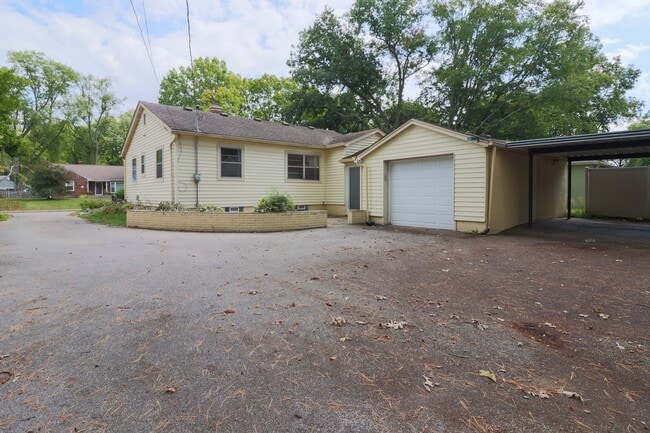 Building Photo - 5608 Indianola Ave