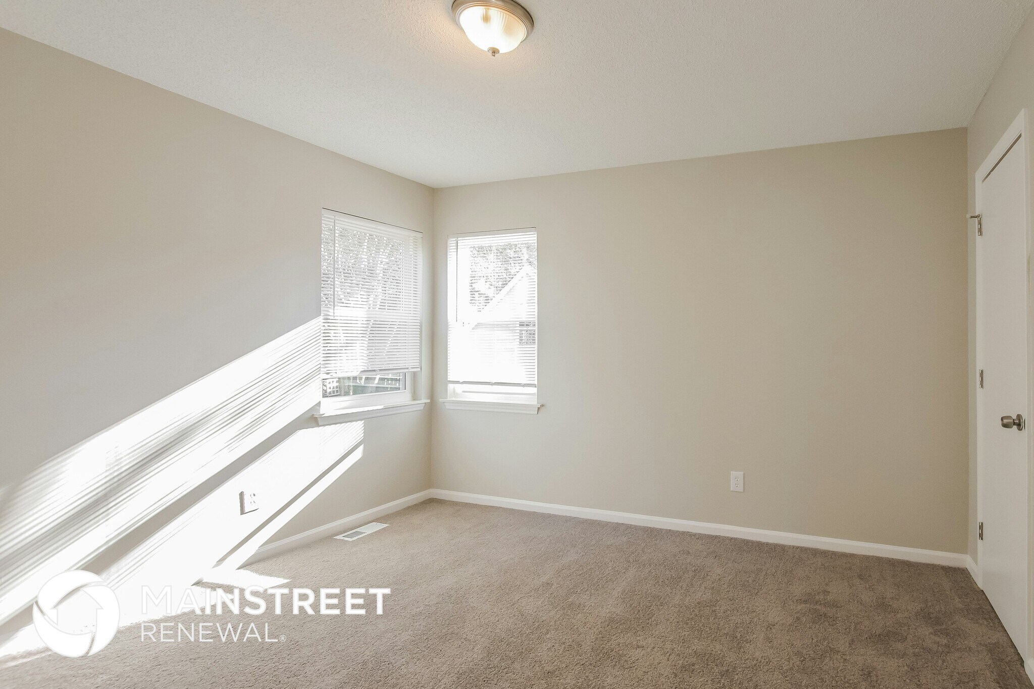 Building Photo - 9132 Chesham Dr