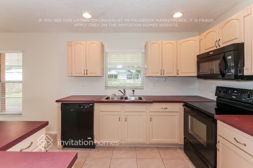 Building Photo - 3308 Cambridge Dr W