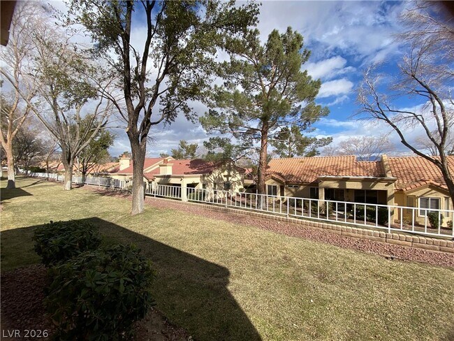 Building Photo - 9012 Starmount Dr