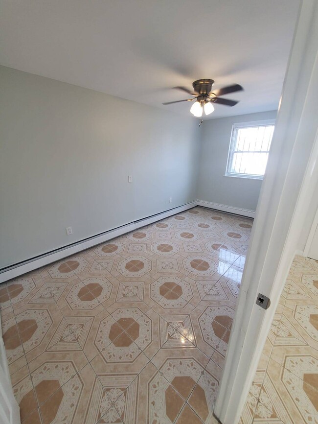 Building Photo - 10-20 Bay 32 St