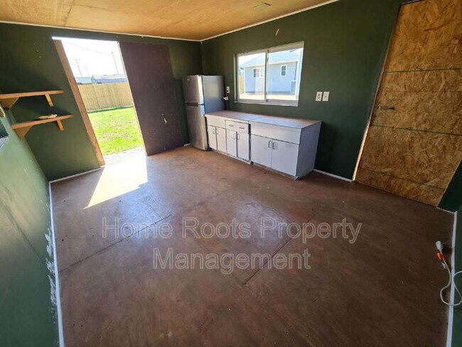 Building Photo - 1309 W Beech Dr