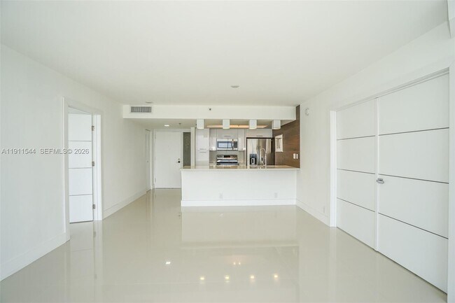 Building Photo - 7601 E Treasure Dr